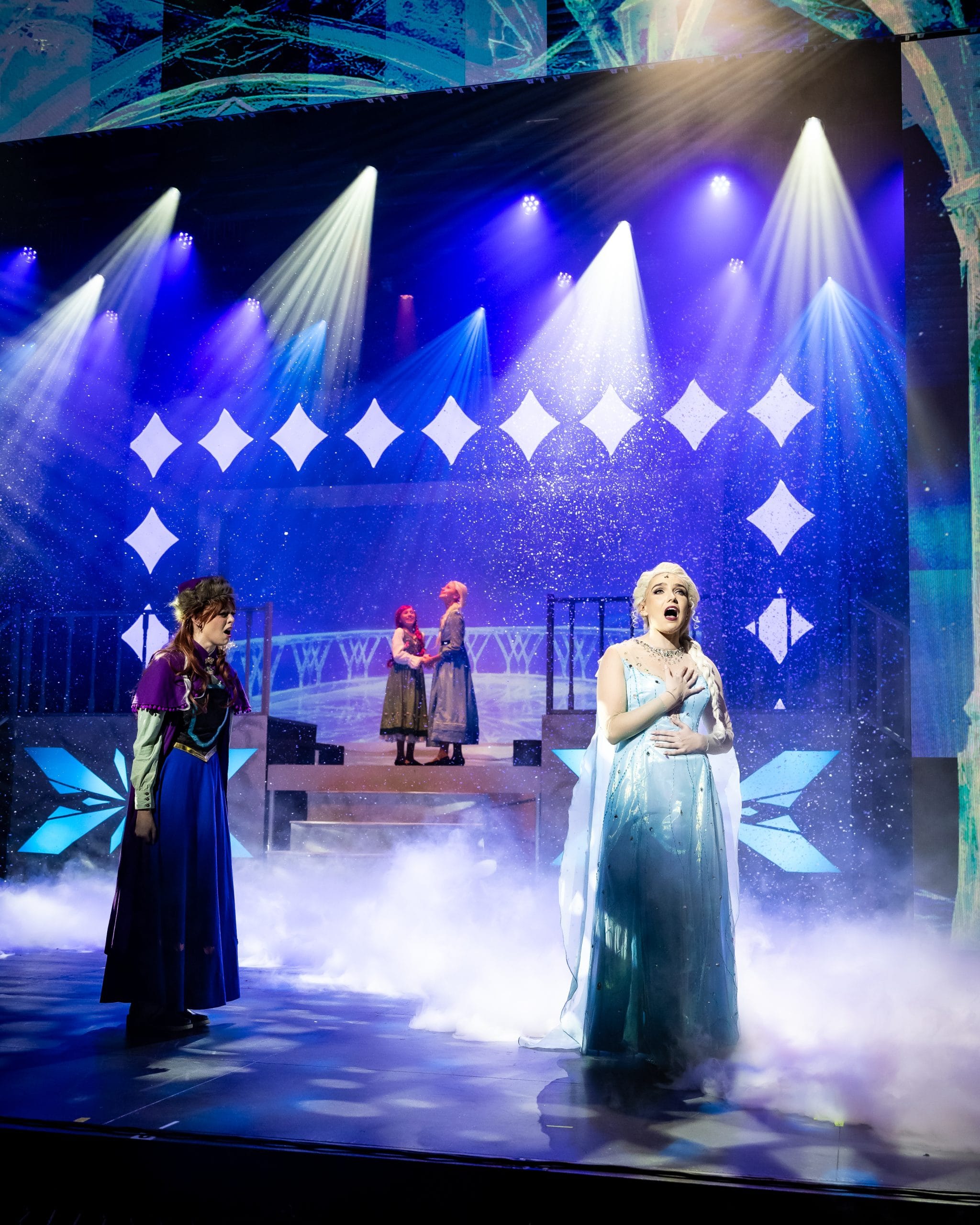 Anna & Elsa • 